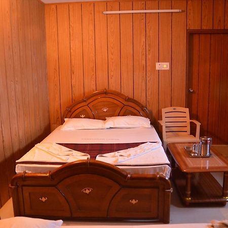 Saravanan Lodge Ченай Стая снимка