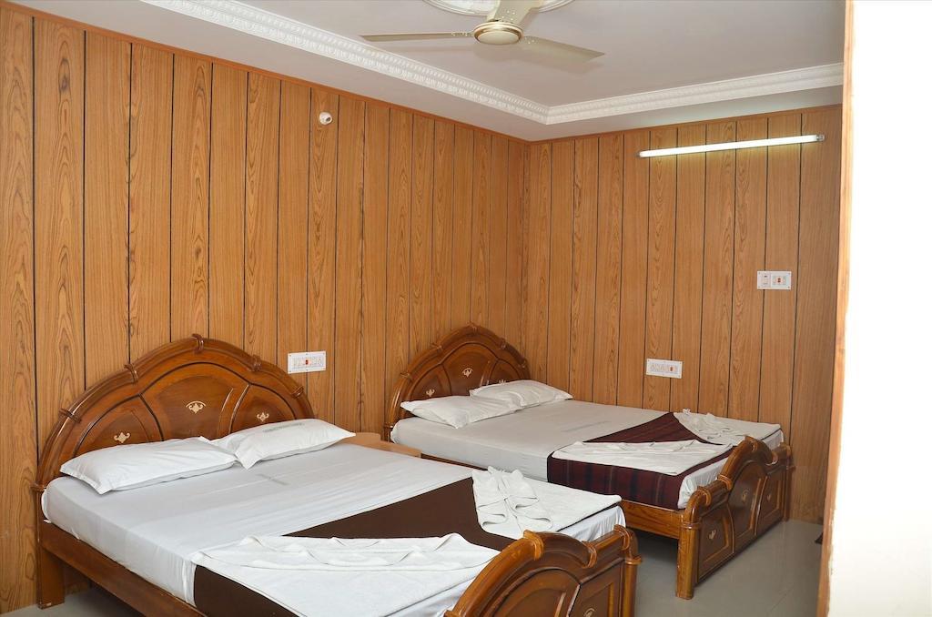 Saravanan Lodge Ченай Екстериор снимка
